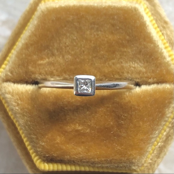 Princess Diamond White Gold Bezel Vintage Solitaire Ring - Picture 4 of 13